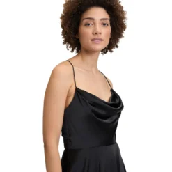 Abendkleid mit Wasserfallausschnitt