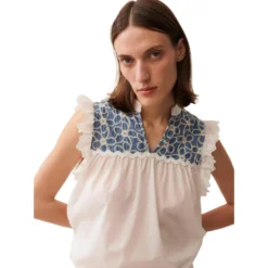 Bluse mit stickereien