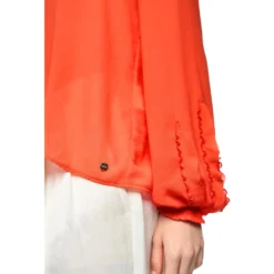 Feminine bluse mit volant