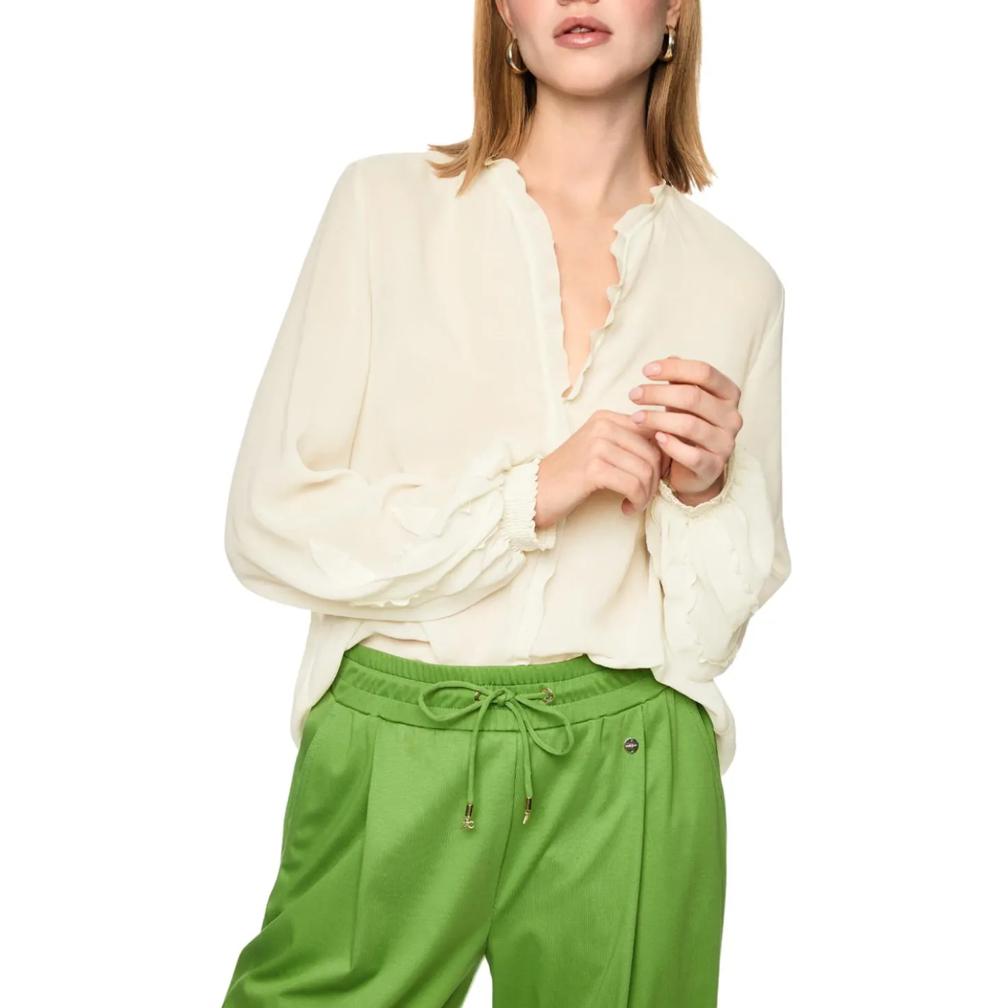Feminine bluse mit volant