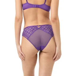 Mini-Slip Captivating