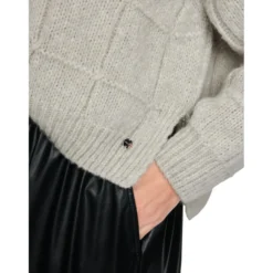 Oversize-pullover knitted in germany