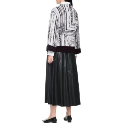 Statement pullover knitted in germany