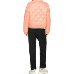 Steppjacke mit kontrastdetails