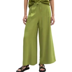Weite hose